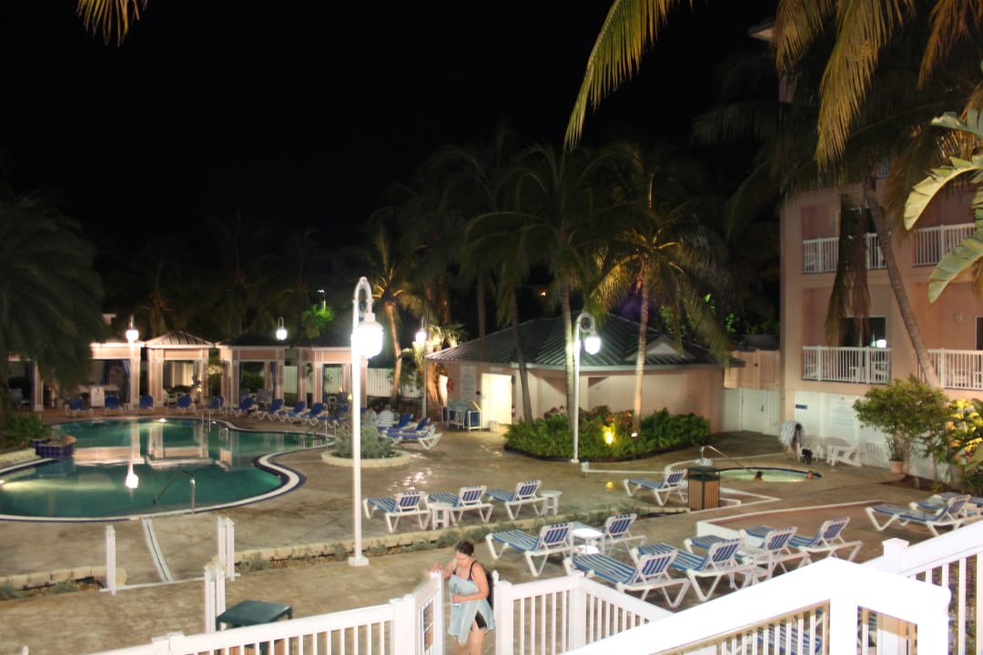 Pool by night Hotel Doubletree Grand Key Resort
