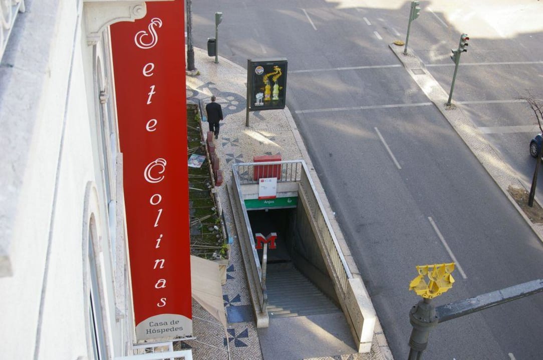 U-Bahn Eingang direkt vor der Tür Hotel Sete Colinas