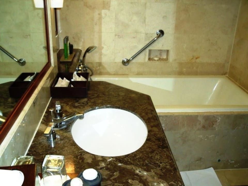 Ein Badezimmer hatten wir auch Hilton Bali Resort