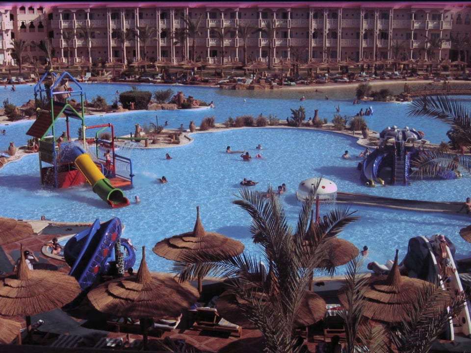 Der schöne große Kinderpool Pickalbatros Palace Resort