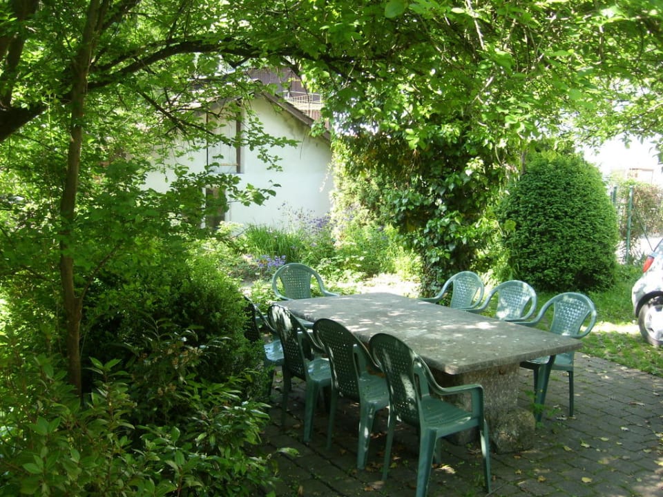Kleine Ruheoase im Garten Hotel Schloss Döttingen