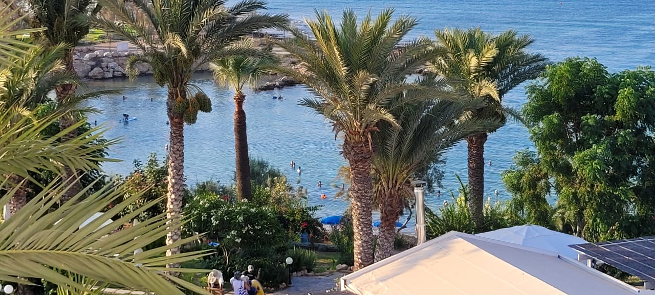 Strand Crystal Springs Beach Hotel