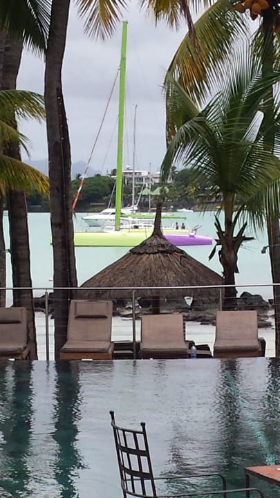 Bazén u pláže Mauricia Beachcomber Resort & Spa