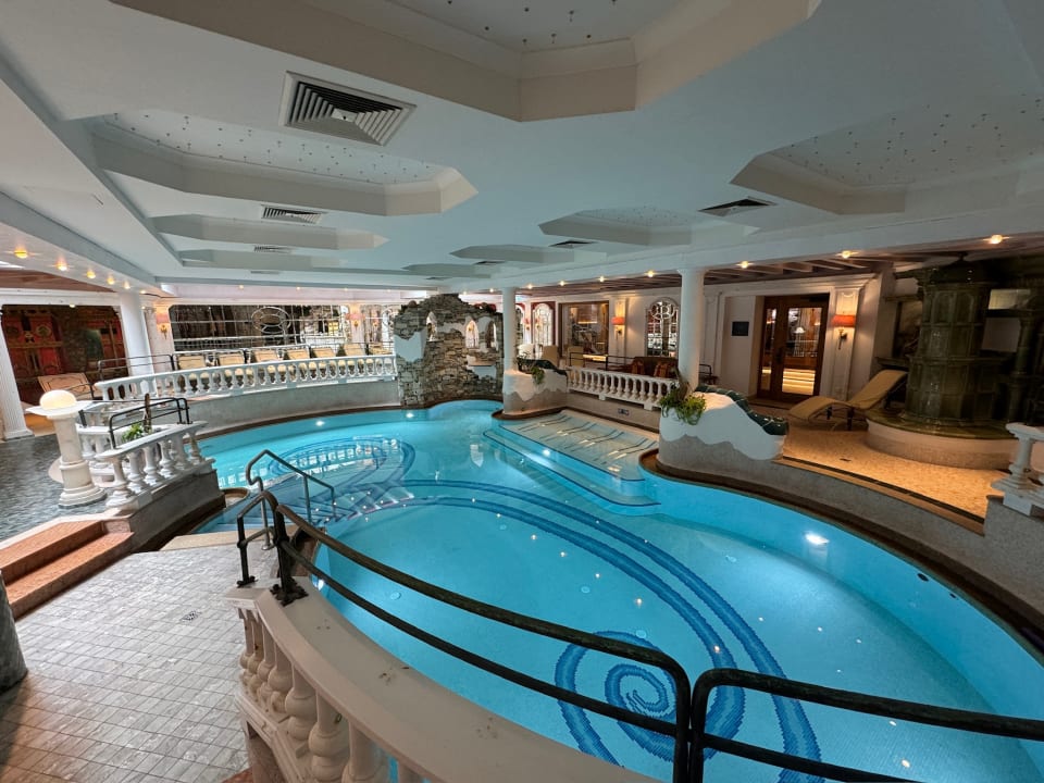 Pool Hotel Neue Post