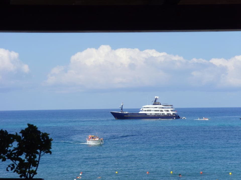 Blick von der Strandbar aus auf die "Force Blue" Aldiana Club Rocca Nettuno Calabria