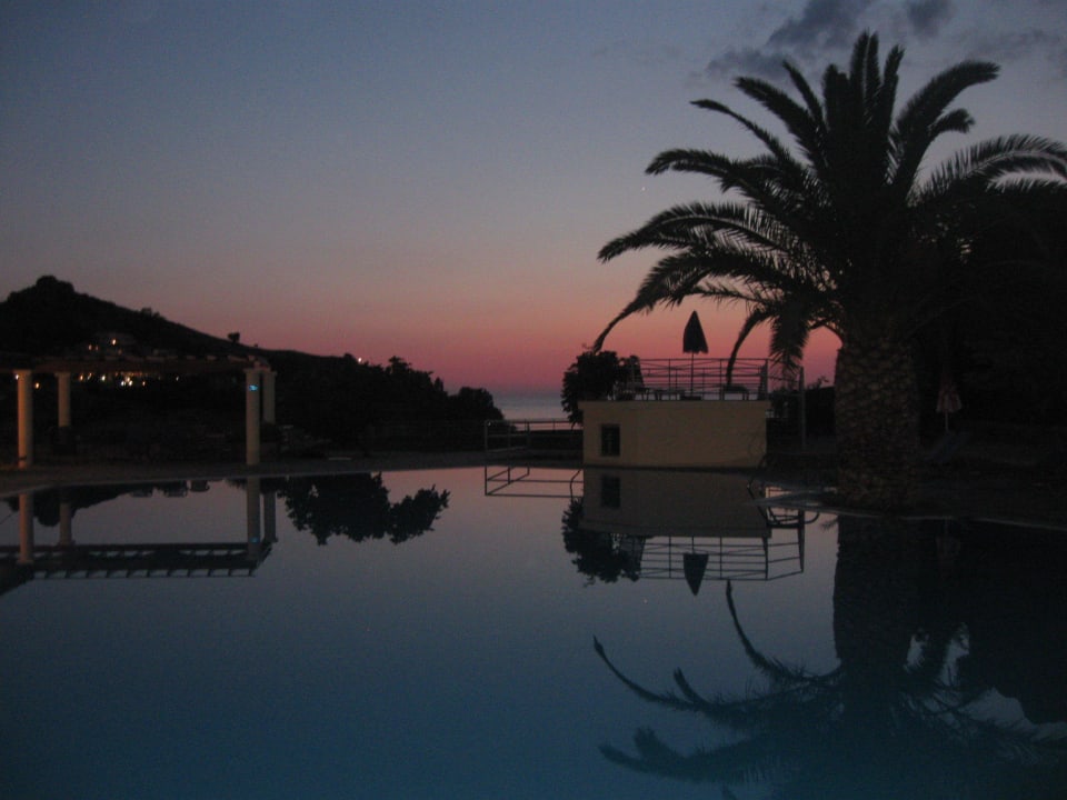 Wunderschön am Abend Hotel Alma Beach