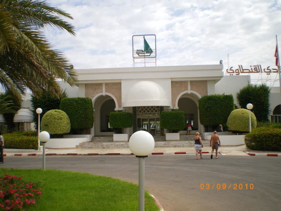 Vor dem Hotel El Mouradi Club Kantaoui
