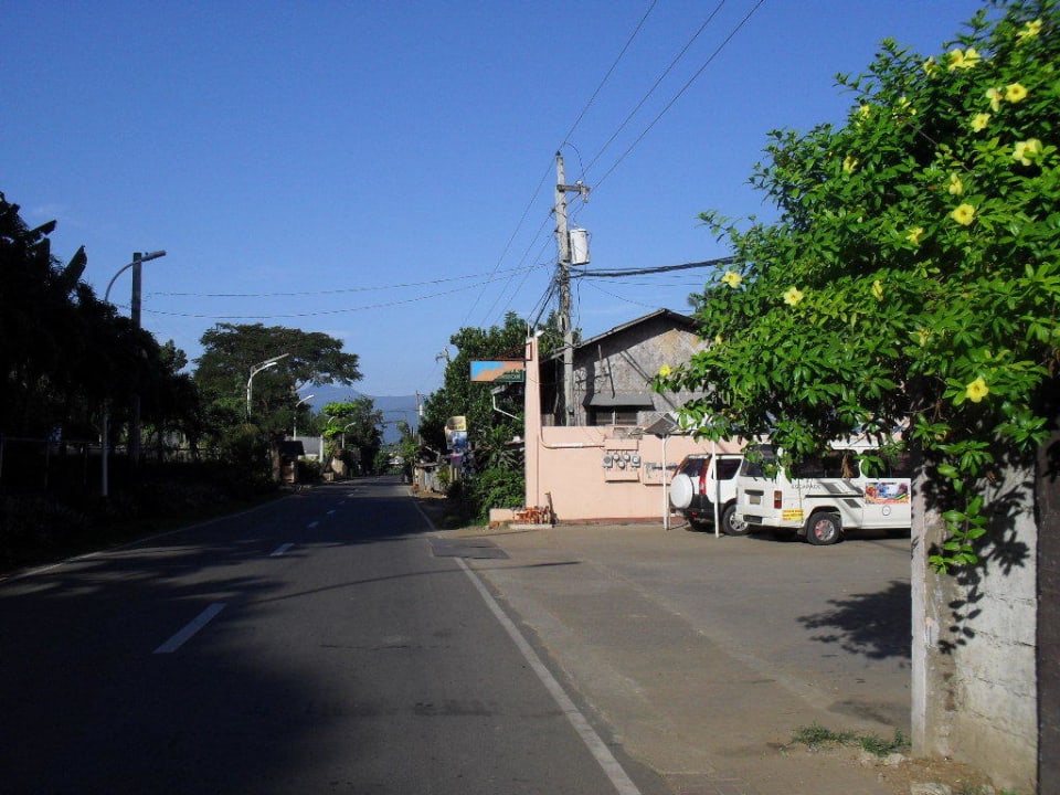 Straßenblick vor der Pension Puerto Pension B&B