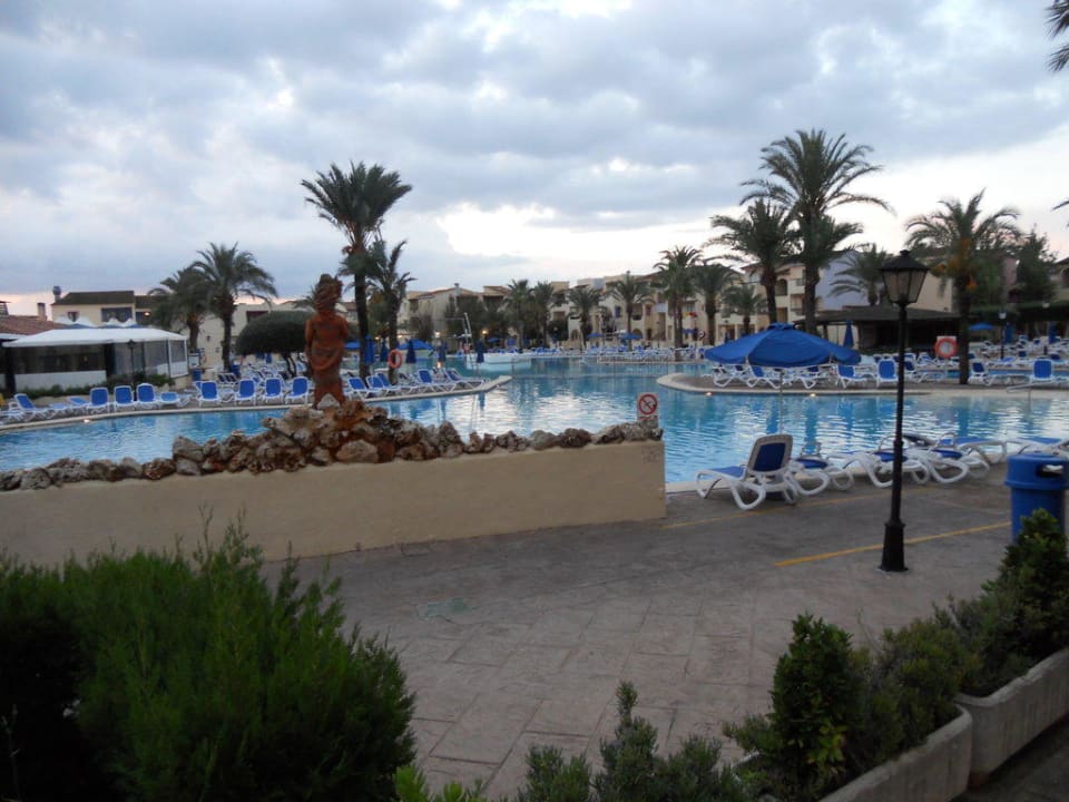 Pool  Globales Bouganvilla