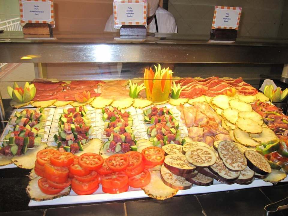 Fleischauswahl, die dann frisch angebraten wird Hotel Playa Pesquero