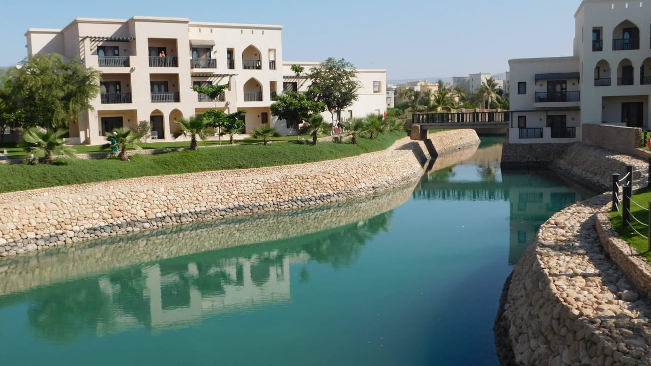 Von Kanälen durchzogen Salalah Rotana Resort