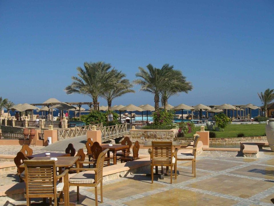 Aussenterrasse des Restaurants Radisson Blu Resort, El Quseir