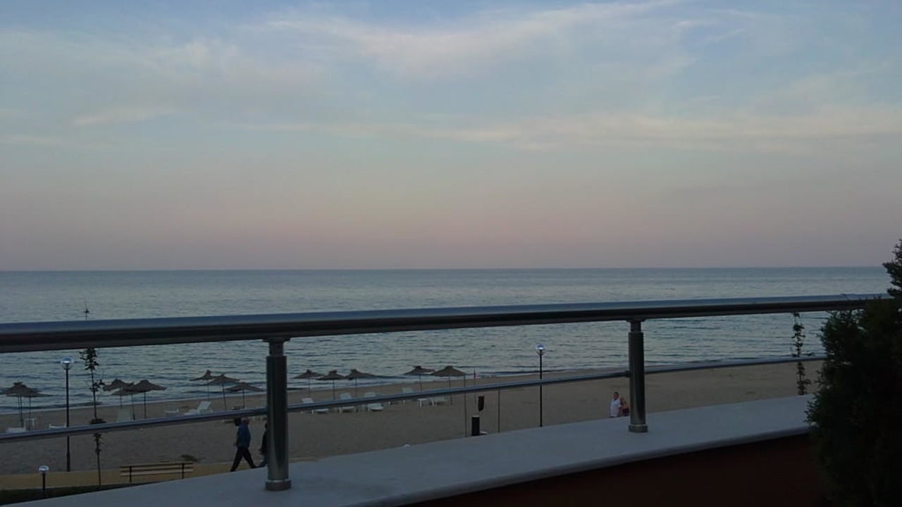 Blick von der Lobbybar am Abend Sol Luna Bay