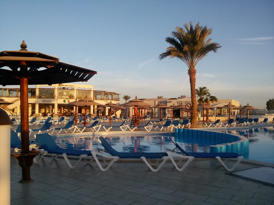 Pool Aladdin Beach Resort
