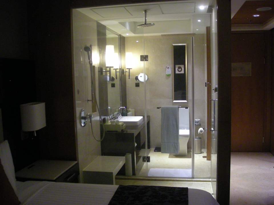 Bad mit Blick vom Bett aus Hotel Courtyard by Marriott Suzhou