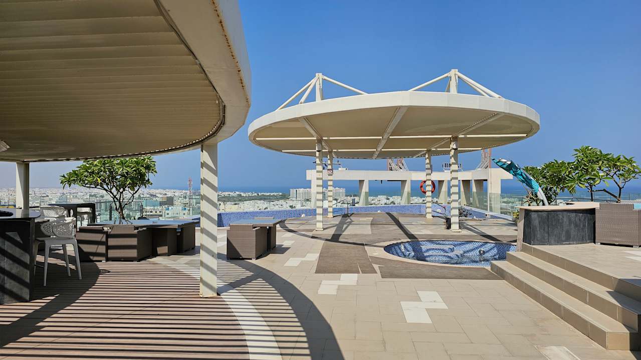 Pool Grand Millennium Muscat