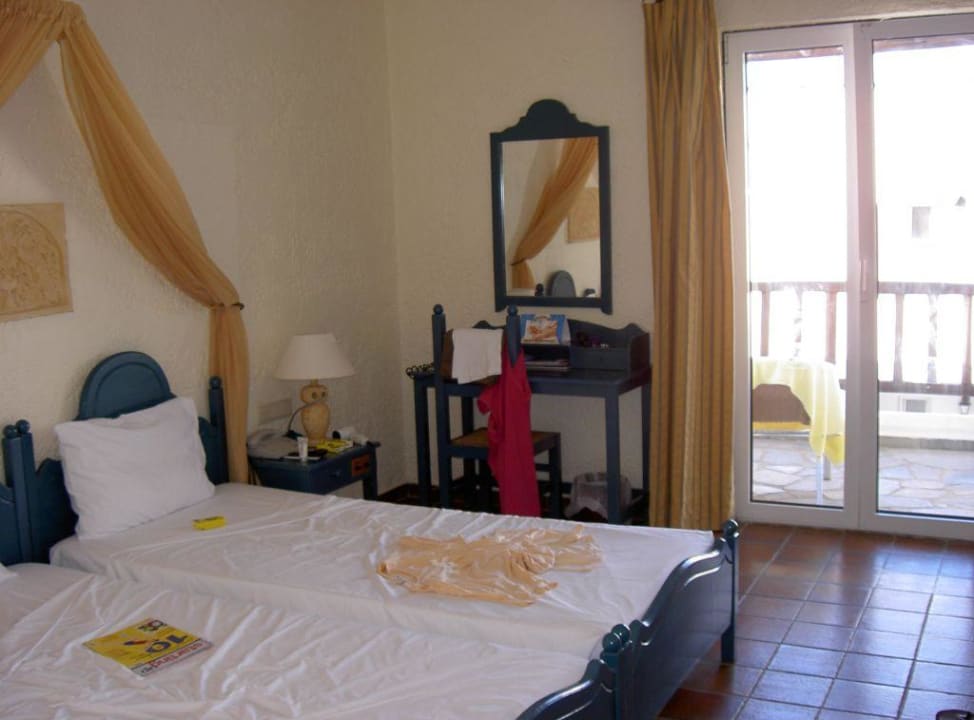 Zimmer Alexander Beach Hotel & Village Resort