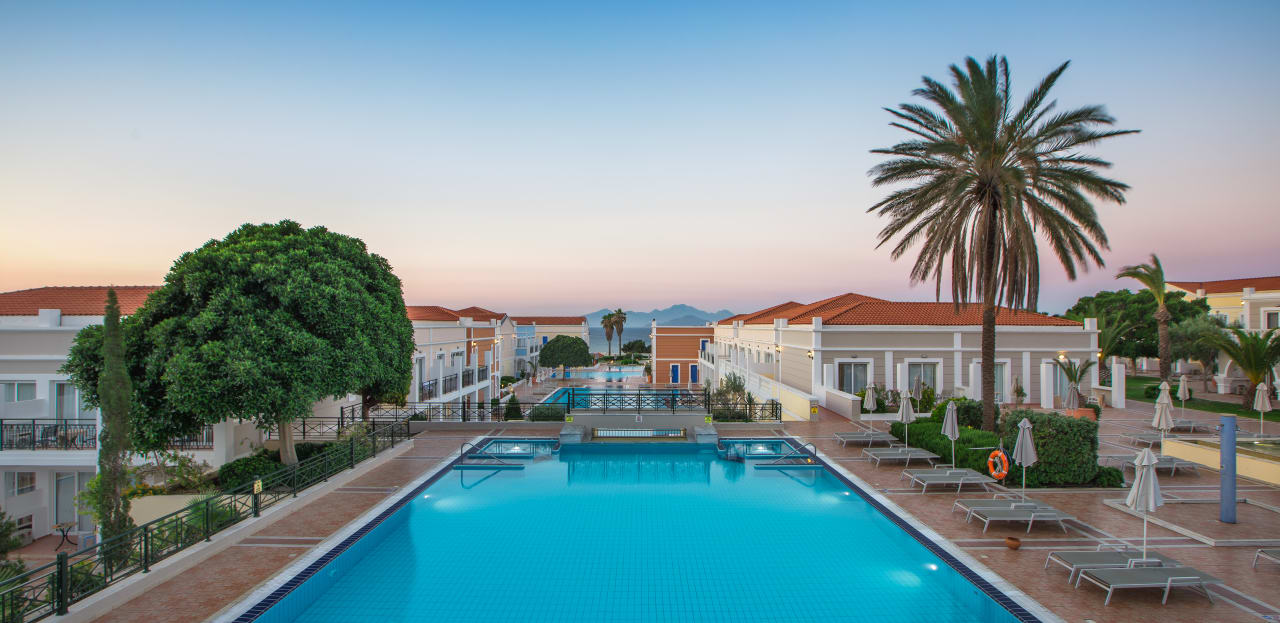 Pool Porto Bello Royal