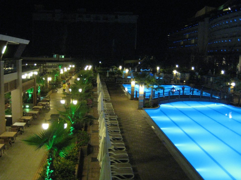 Anlage bei Nacht Dizalya Palm Garden