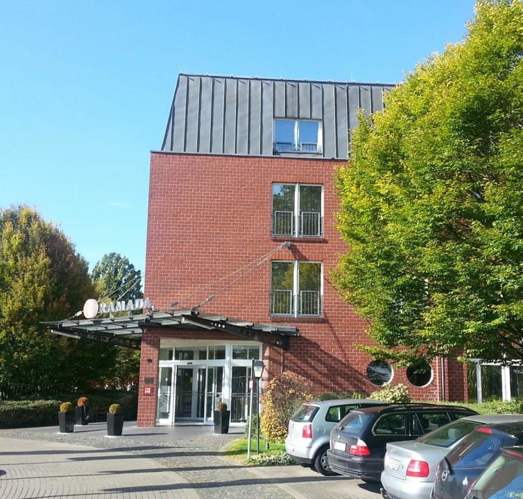 Eingangsbereich H+ Hotel Köln Hürth