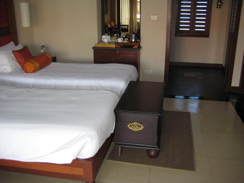 Doppelbett mit Bank Radisson Blu Resort Temple Bay Mamallapuram