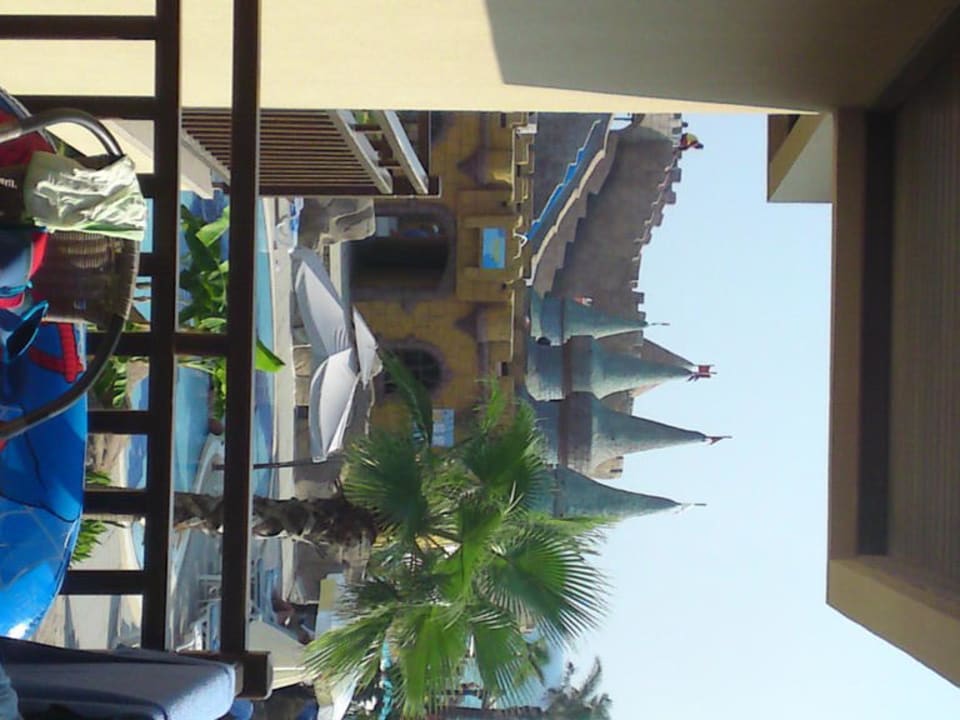 Blick vom Balkon auf Kinderpool und Miniclub TUI BLUE Palm Garden