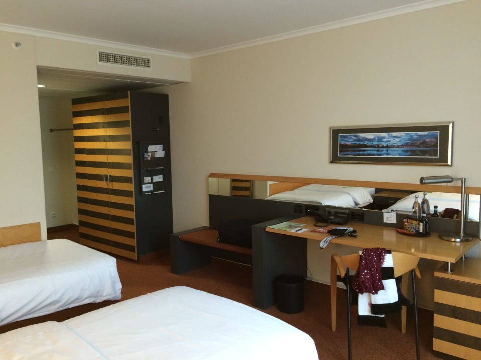 Blick zum Eingang Lindner Hotel Leverkusen BayArena, part of JdV by Hyatt