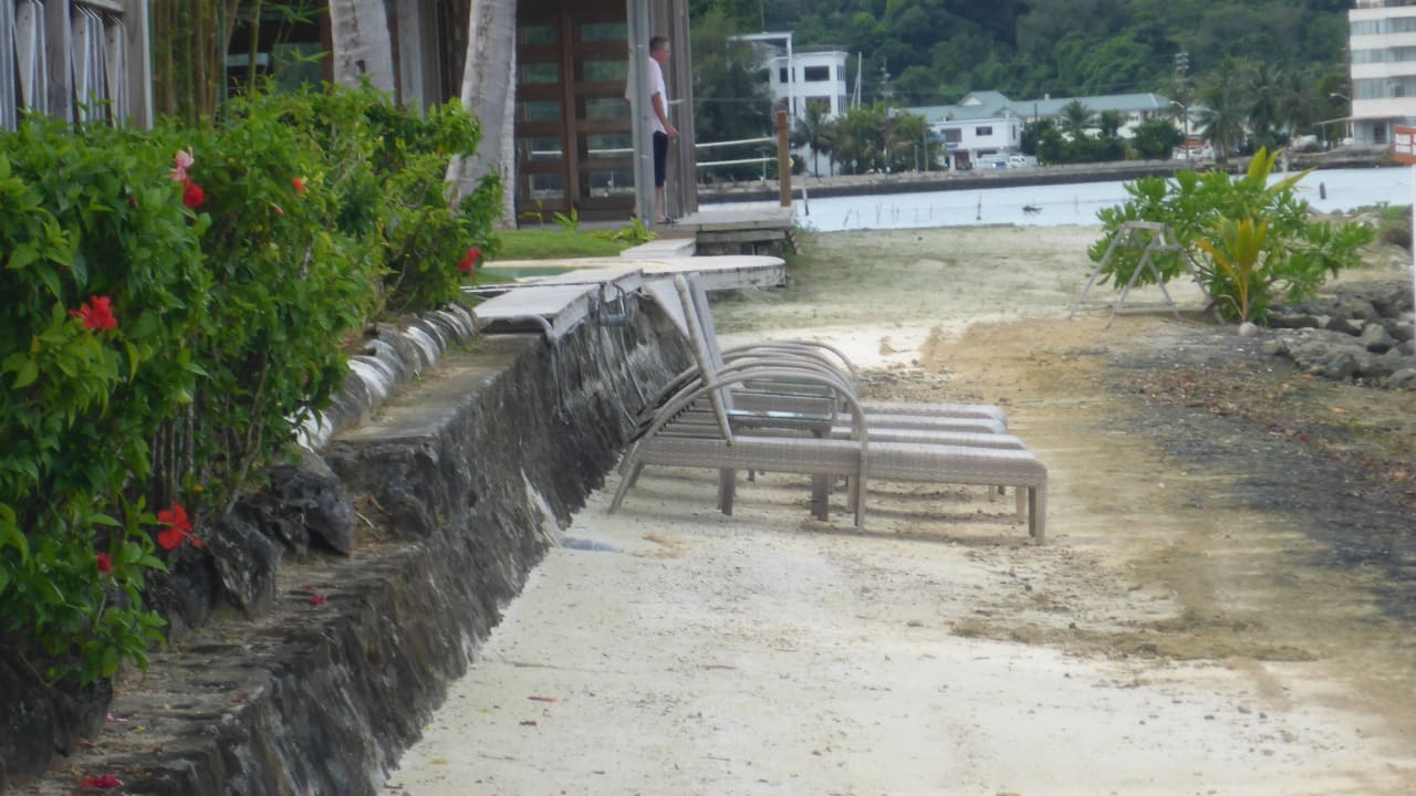 Keine Auflagen, keine Sonnenschirme!! No go! Island Paradise Resort Club