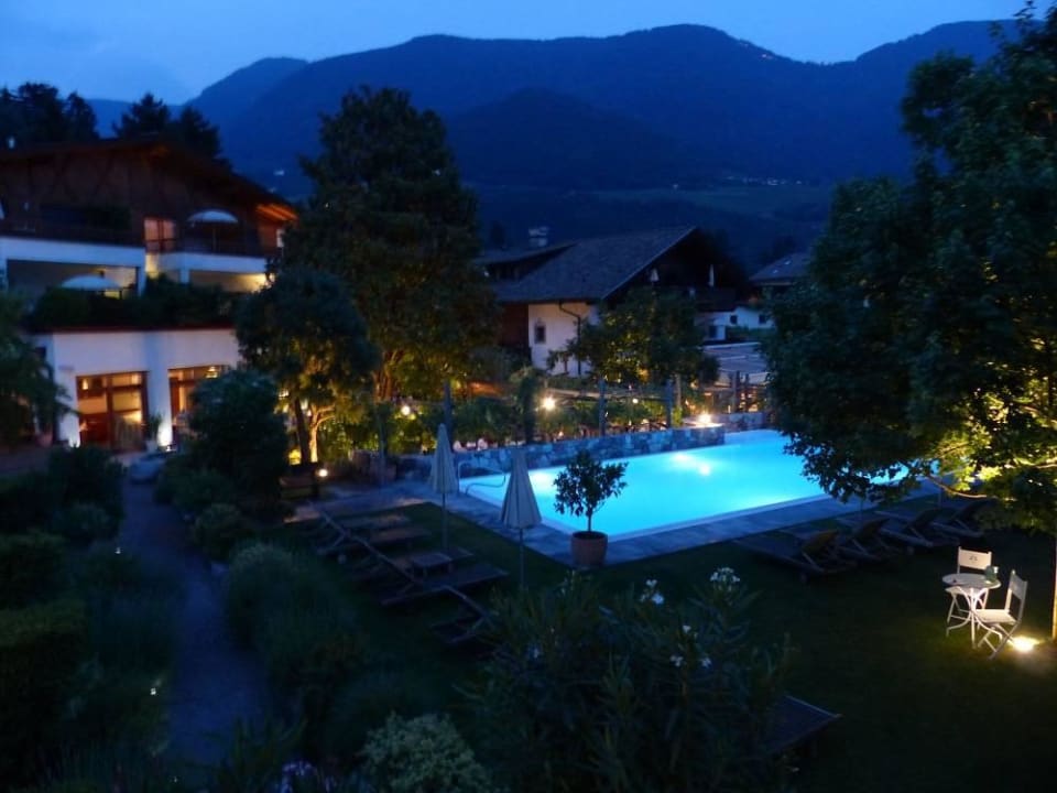 Garten am Abend Hotel Ansitz Plantiz