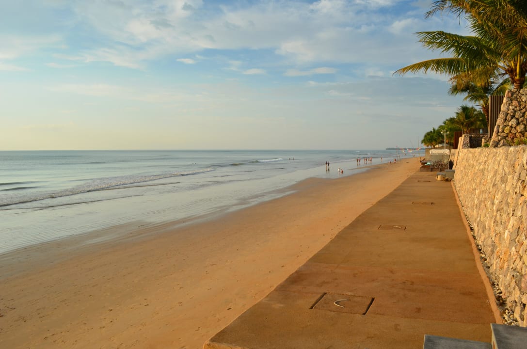Endloser Strand La Flora Khao Lak