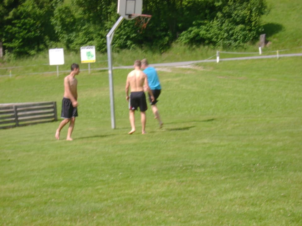 Basketball im Freien Jugendherberge Tirol Funpark Westendorf
