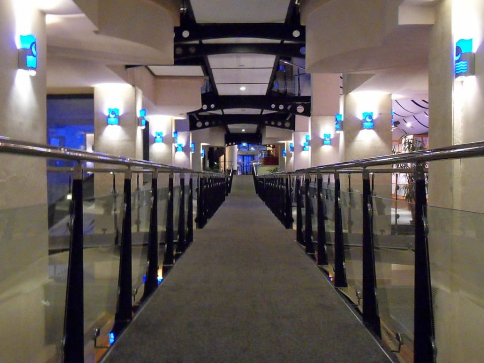 Futoristischer Gang Limak Limra Hotel & Resort