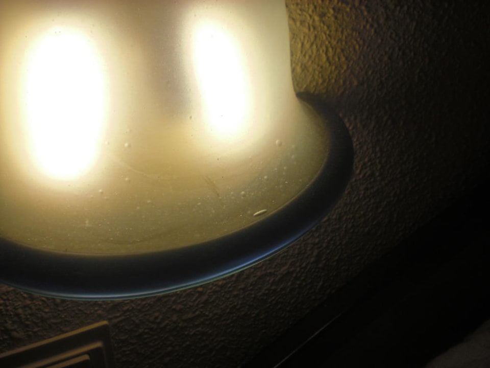 Lampe neben den Bett Garden Saladina