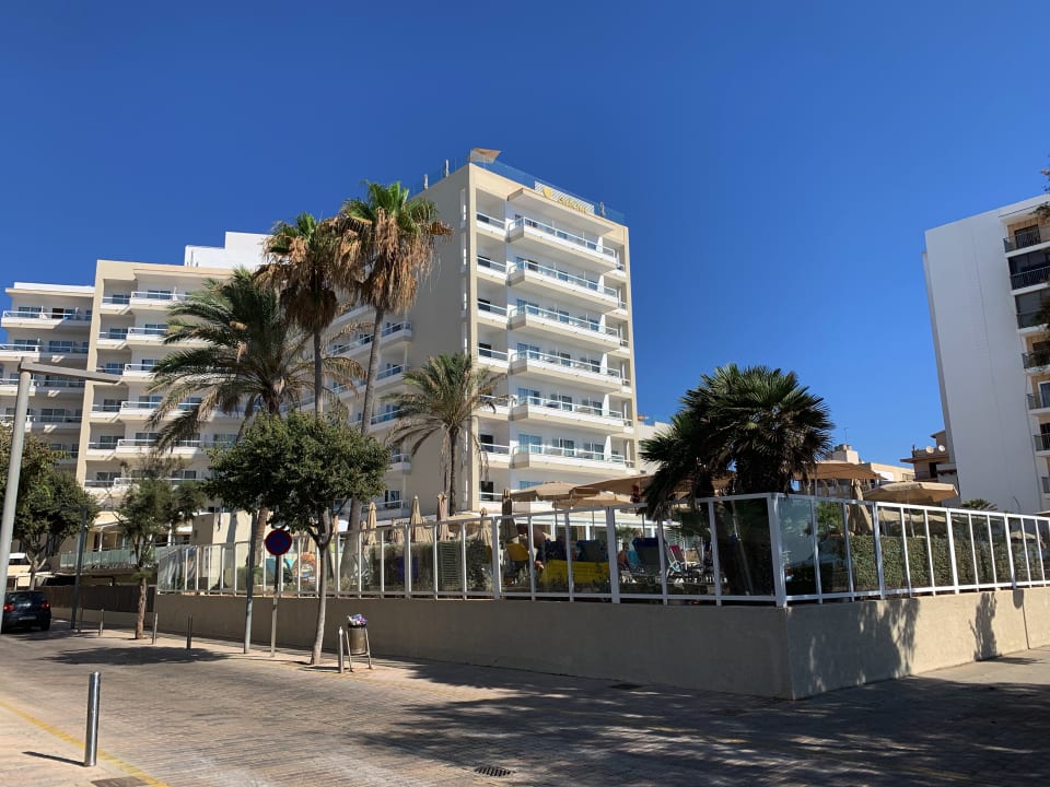 Außenansicht Sabina Hotel & Suites