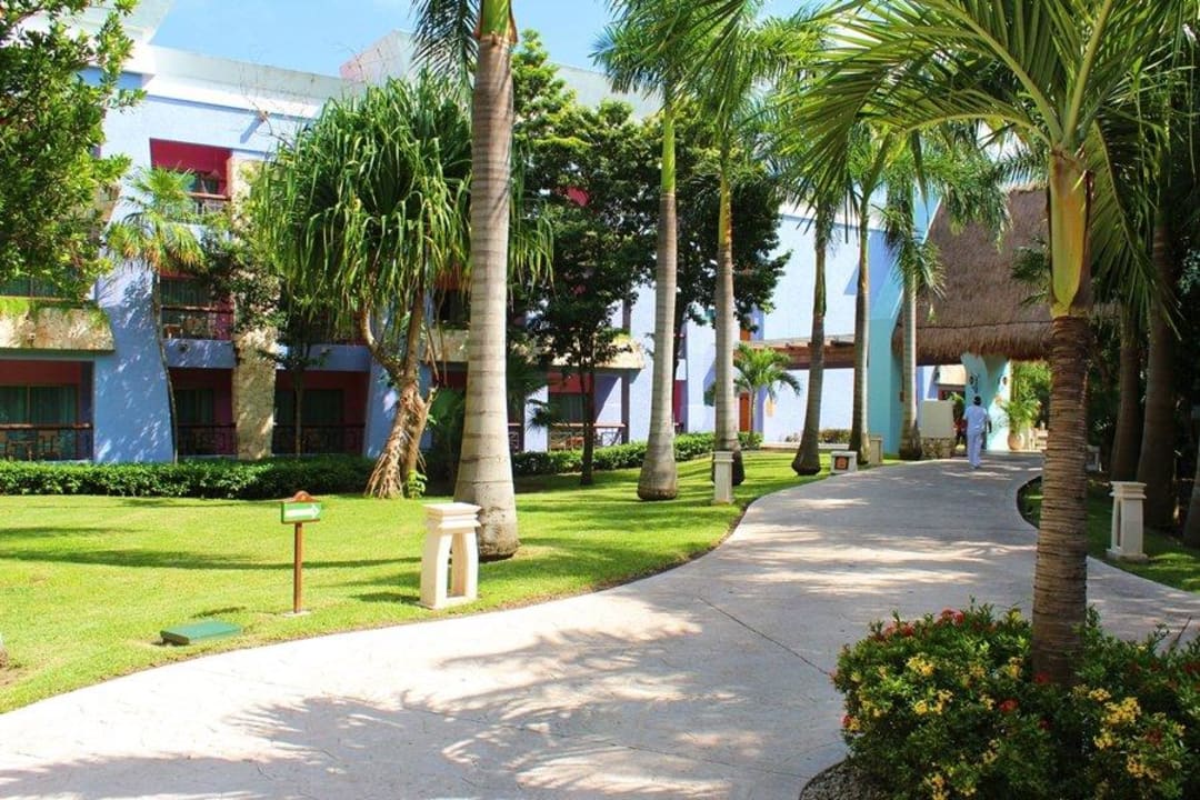 Gepflegte Anlage Iberostar Selection Paraiso Maya Suites