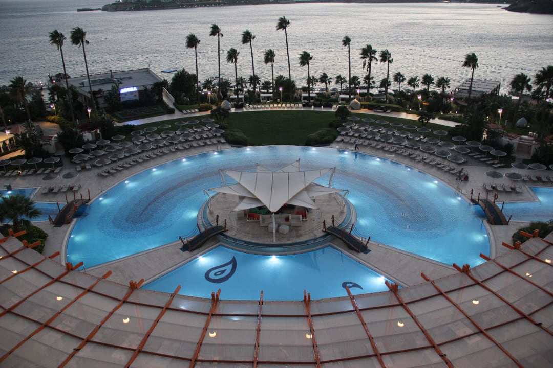 Widok z lobby na basen Kefaluka Resort Bodrum