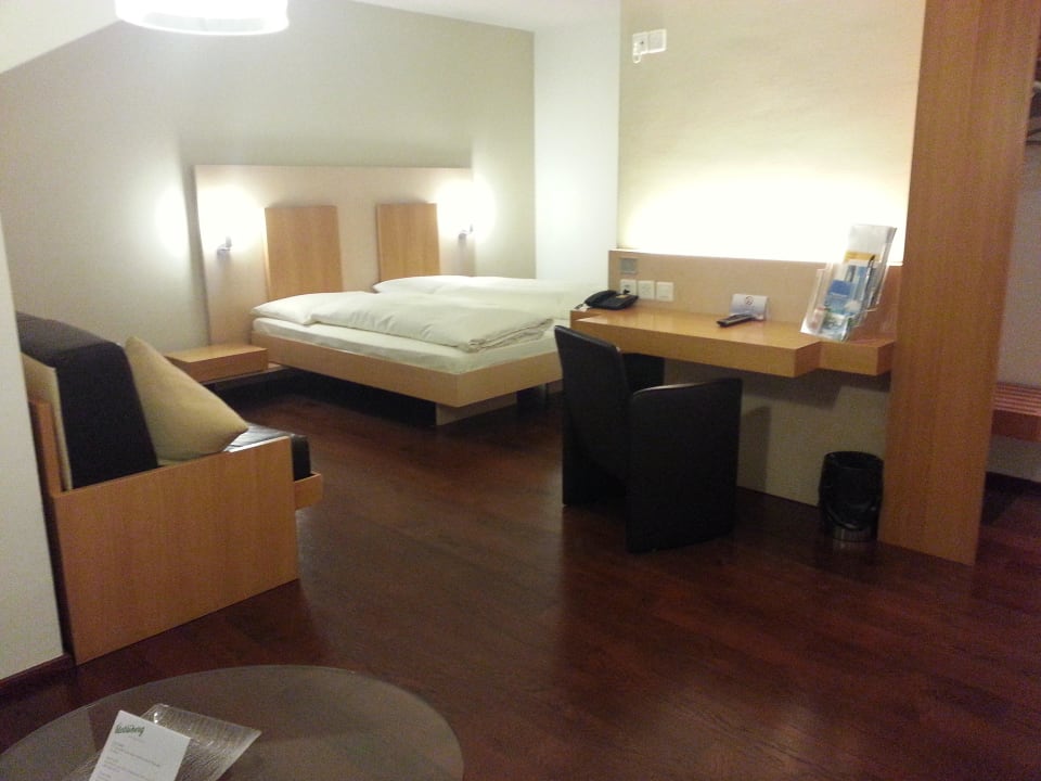 Wohnbereich mit Schlafzimmer Hotel UTO KULM car-free hideaway in Zurich