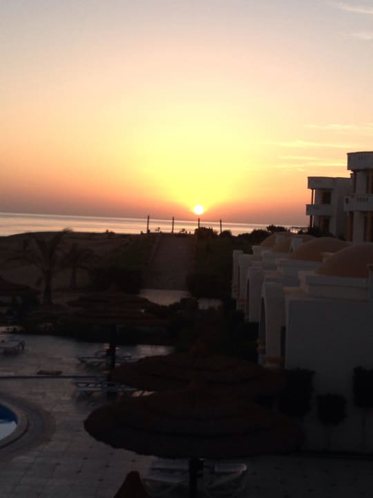 Sonnenaufgang  Coral Sun Beach