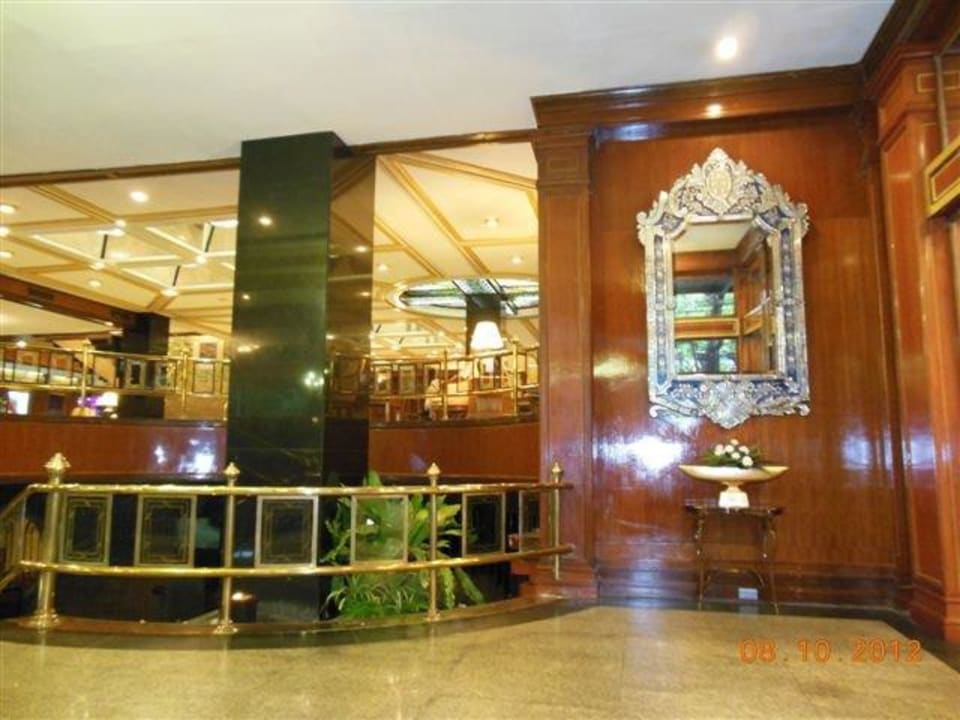 Eingangsbereich The Tawana Bangkok