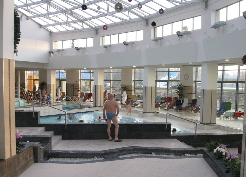 Öffentliche Therme mit Verbindungsgang Park Inn by Radisson Sárvár  Resort & Spa