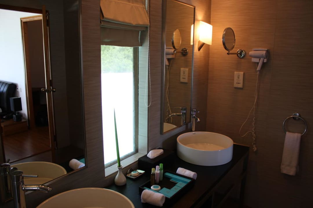 Bad in der Wasservilla mit Jacuzzi Kuramathi Maldives