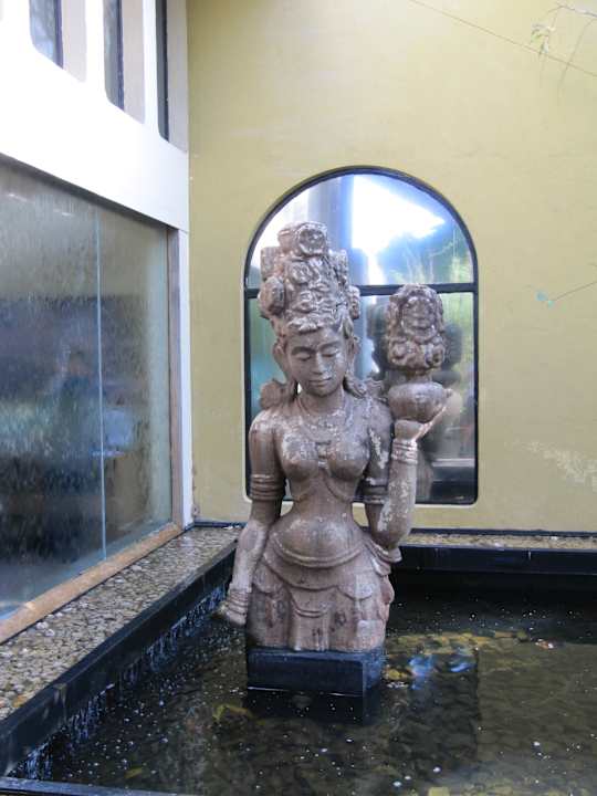 Brunnen am Eingang Hotel Royal Lotus