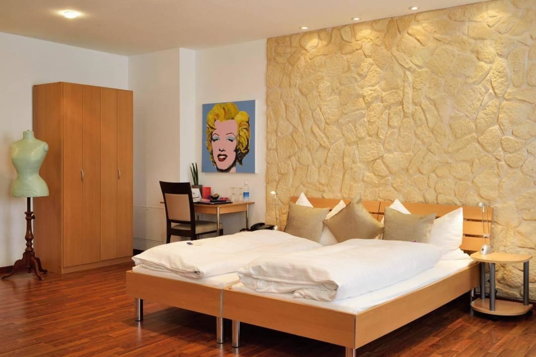 Doppelzimmer Hotel Roter Turm/Tour Rouge