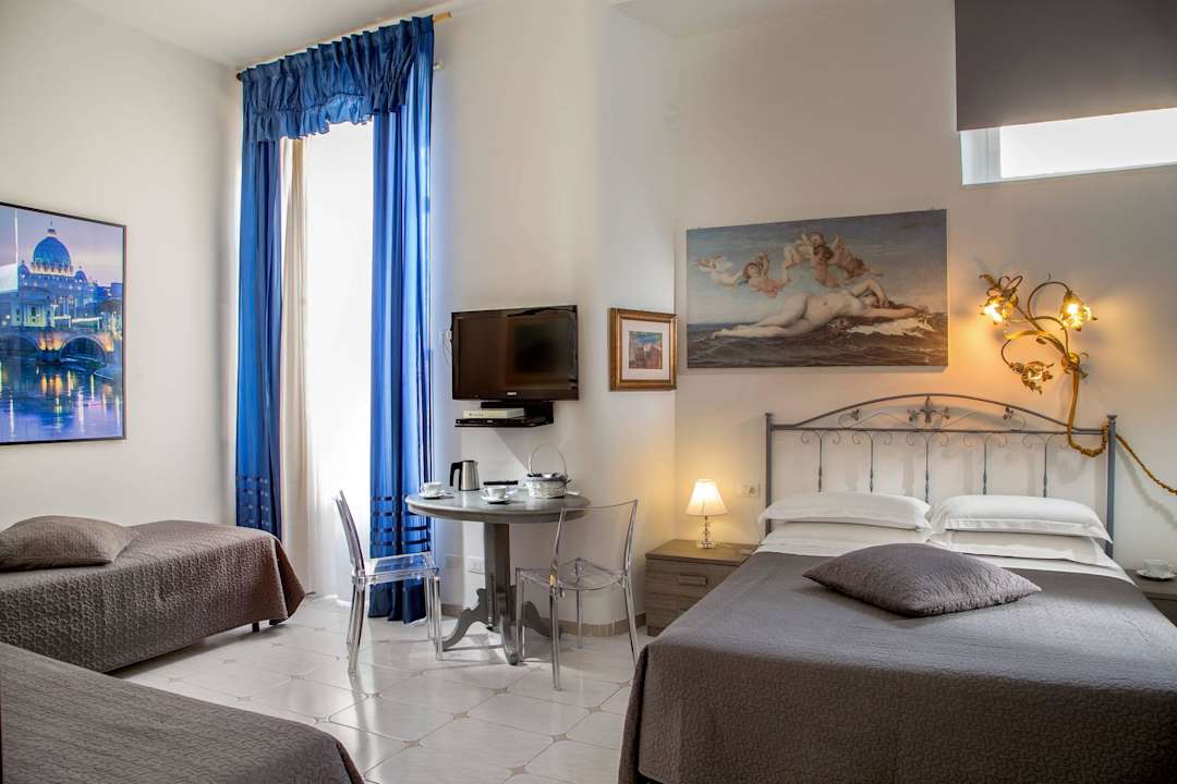 Quadruple Room Roma Central Guest House