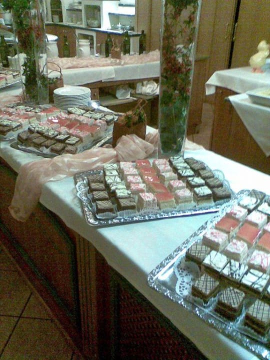 Dessertbuffet, mmh lecker! Dilly - Das Nationalpark Resort