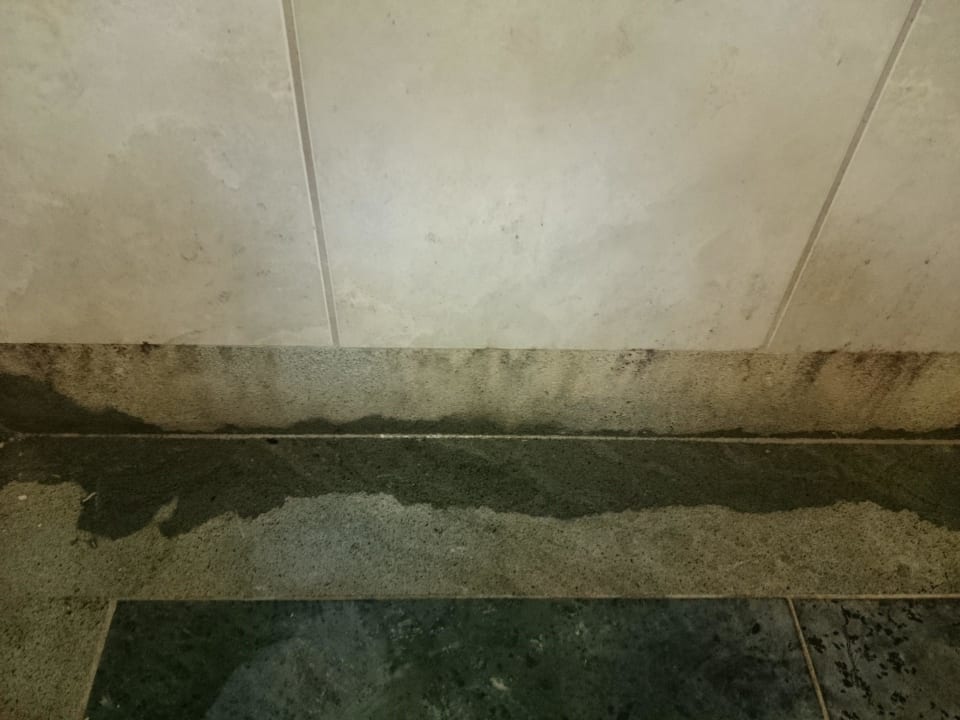 Bad nicht ohne Schuhe betreten... Olympian Bay Grand Resort