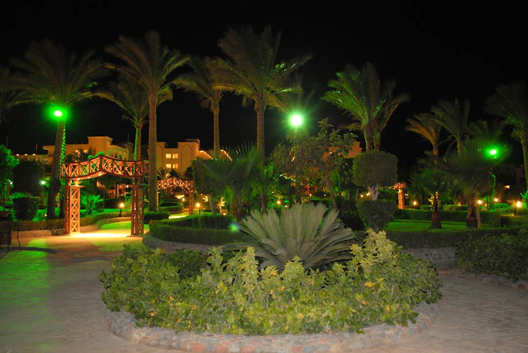 Вид ночью Riviera Aqua Park Resort