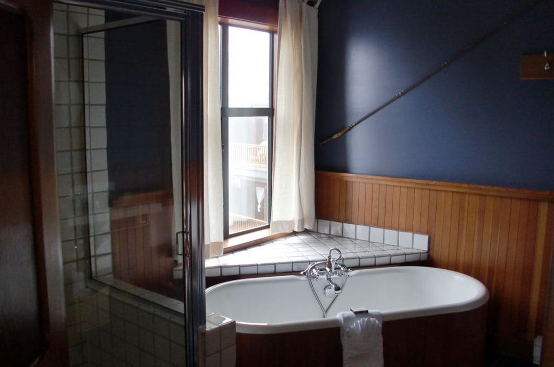 Badezimmer in der Suite Hotel Middle Beach Lodge