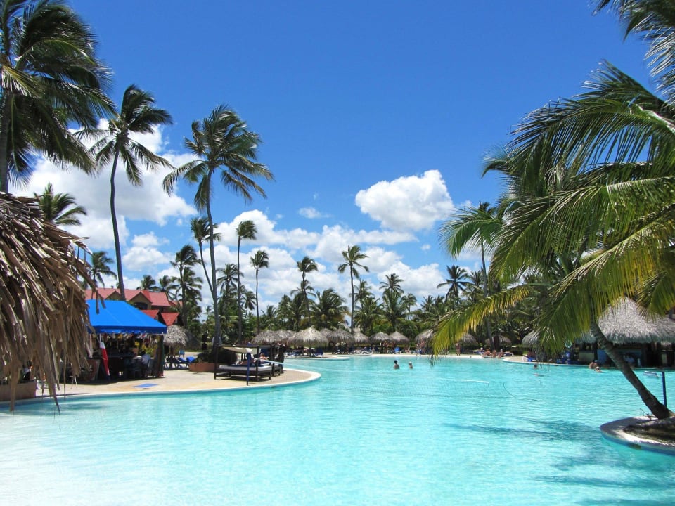 Wunderschöner Poolbereich Punta Cana Princess All Suites Resort & Spa