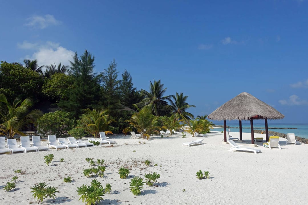 Strand am Nordende der Insel Summer Island Maldives